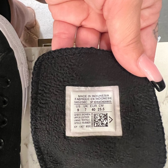 Converse - Picture 3 of 3